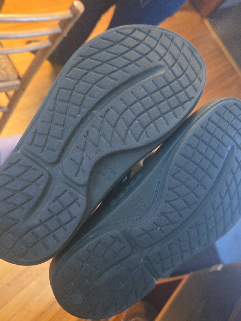 OOFOS Olive Green Recovery Sandals Size 6 - Picture 3 of 6